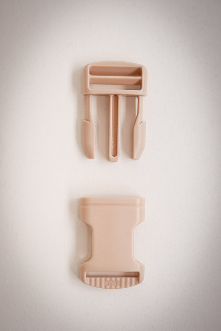 Cintura pettorale con fibbia color crema da 25mm