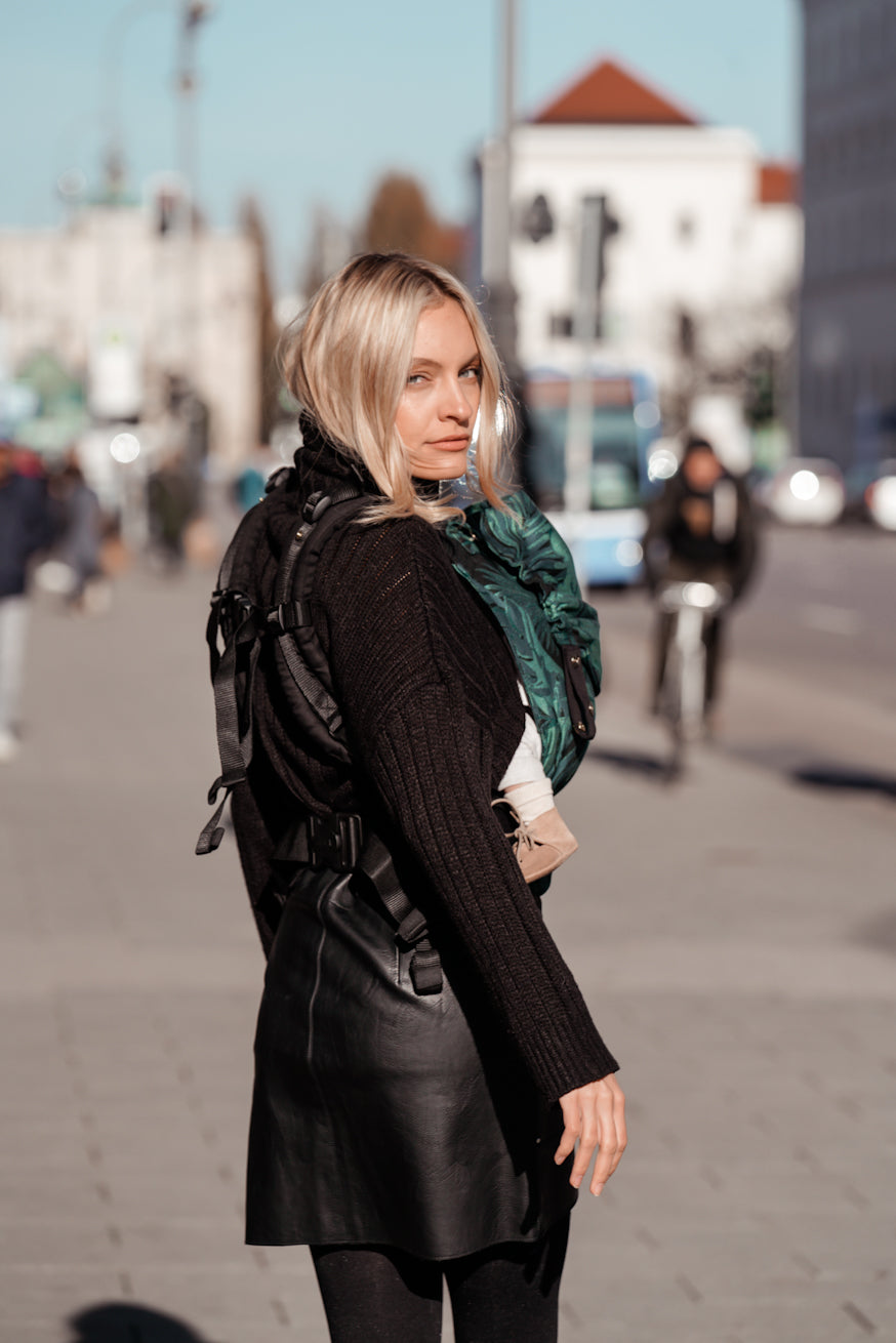 Baby Carrier Flip Tropi Cally di Fiona Erdmann
