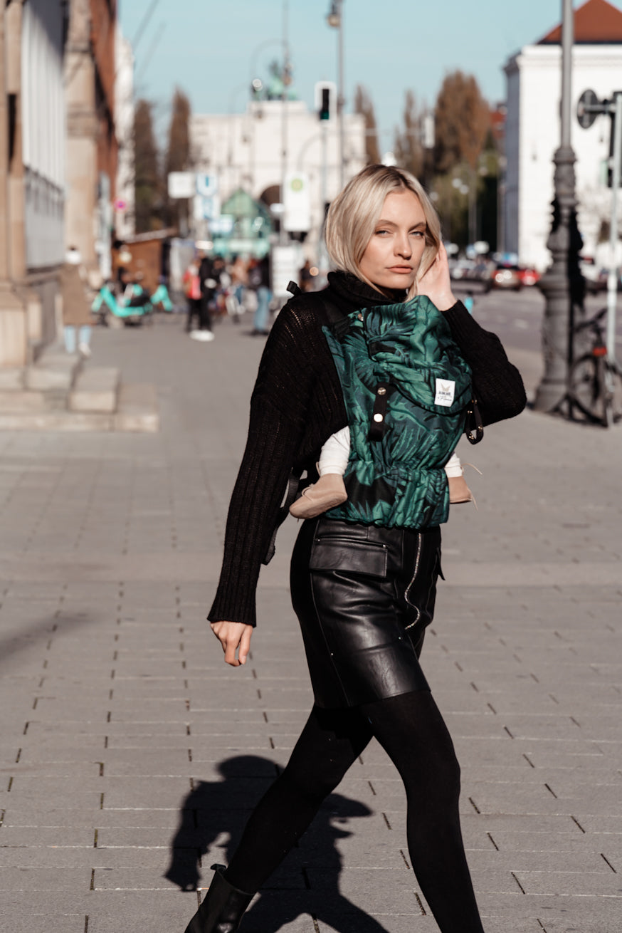 Baby Carrier Flip Tropi Cally di Fiona Erdmann