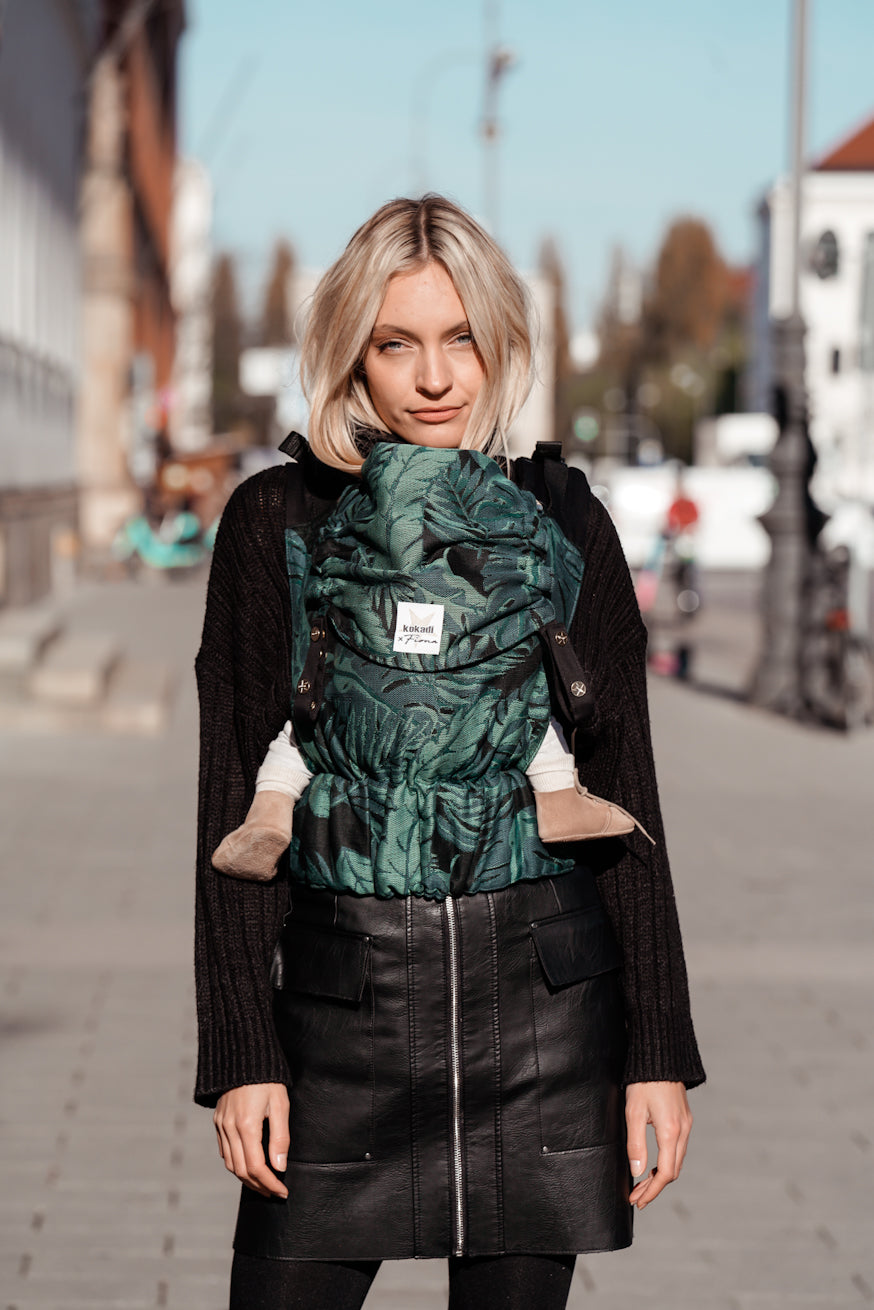 Baby Carrier Flip Tropi Cally di Fiona Erdmann