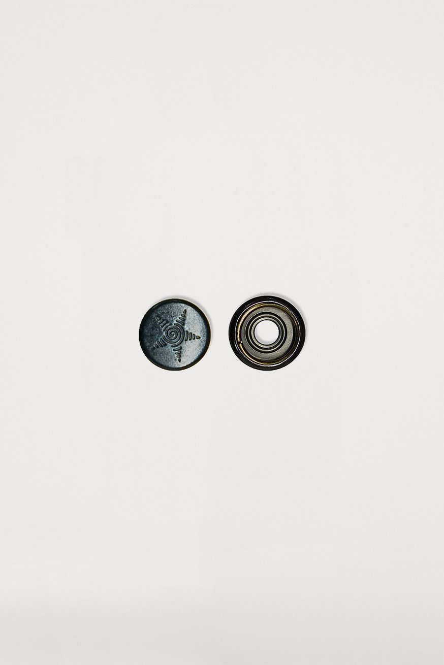 Pulsante femmina nero (vecchio) - KOKADI